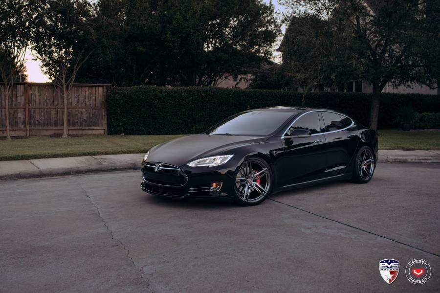  Tesla Model S on Vossen Wheels (HC-1) 2016 года  (фото 18 из 23)